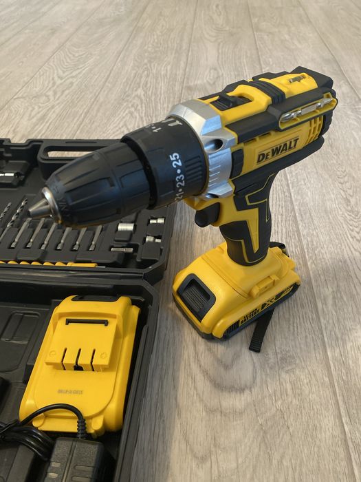 Шуруповерт DeWALT MAKITA