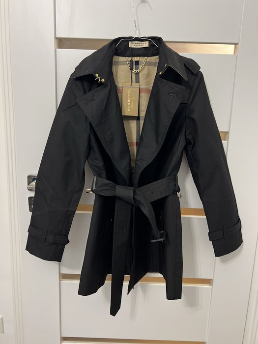 Trench Burberry nou, in cutie, marimea 38