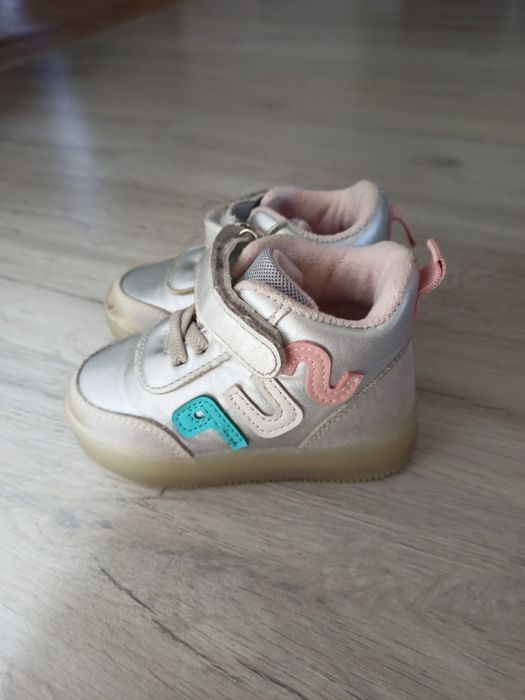 Демисезонные кроссовки для девочки (21 размер)