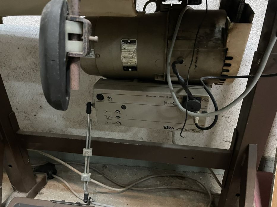 Права двуглова шевна машина Pfaff 1446