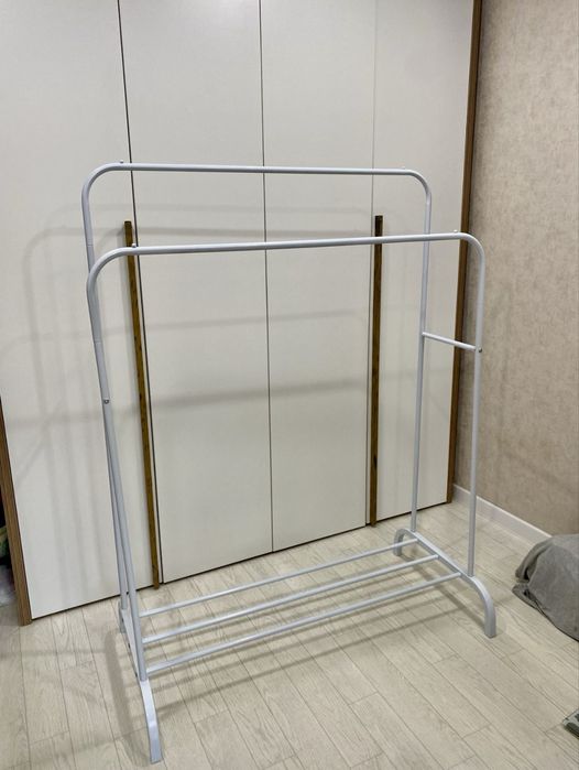 Напольная вешалка для одежды металлическая