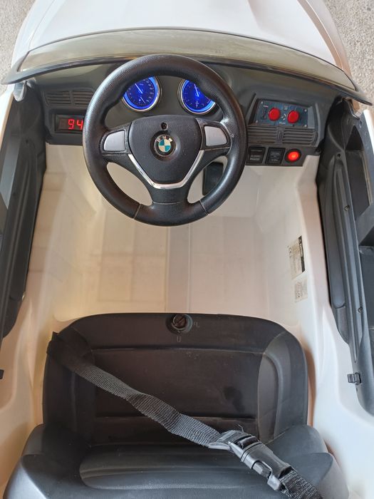 Vând mașinuță pentru copii BMW X6