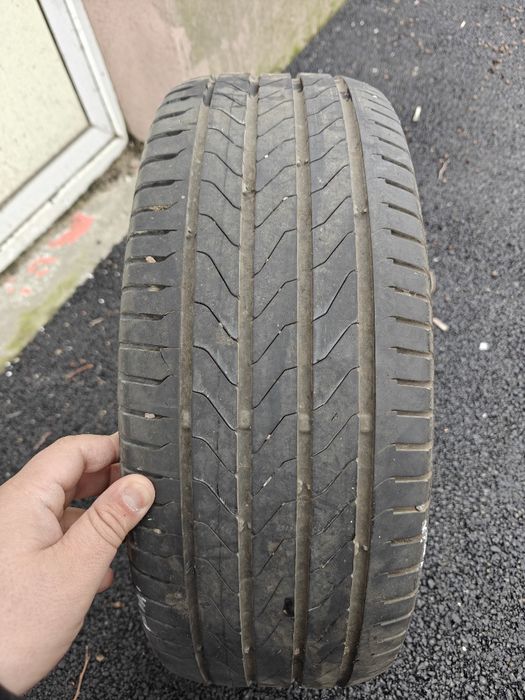 Vând anvelope Continental Ultracontact