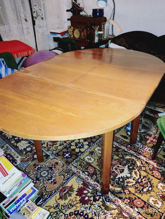 Масивна трапезарна маса