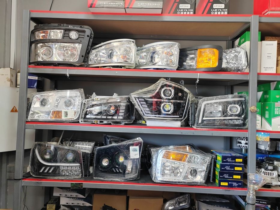 Фара HOWO / Shakman