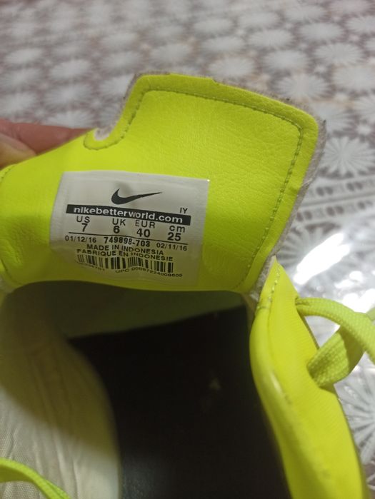 Футзальные кроссовки NIKE  HYPERVENOM оригинал.