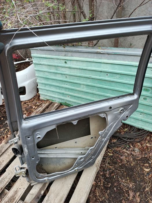 Гольф 4 универсал.  Дверь задняя