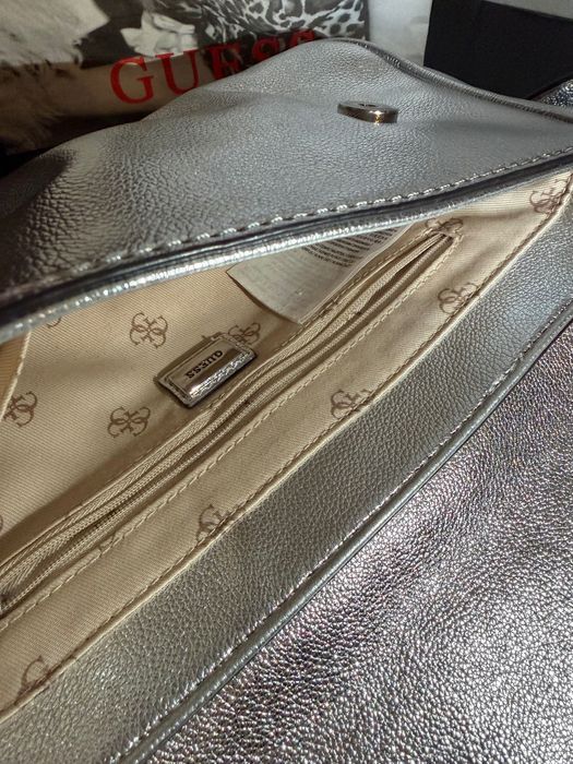 Оригинална чанта на Guess