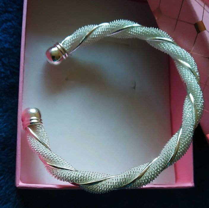 Елегантна,сребърна гривна в луксозна кутия за подарък. Различни модели