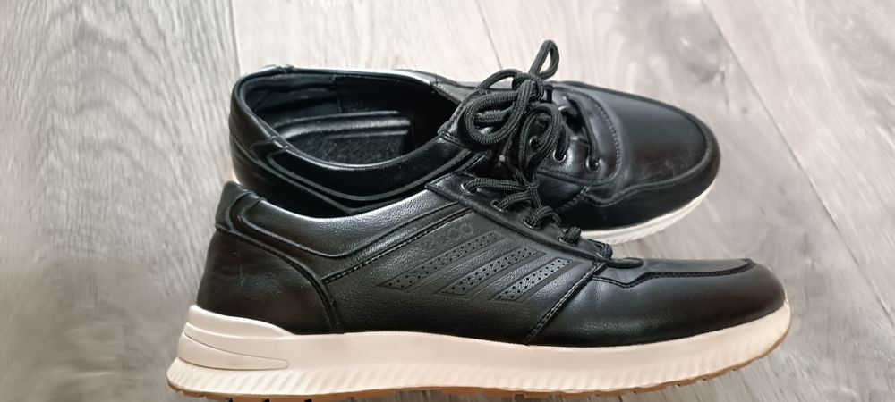 Продам мужские туфли