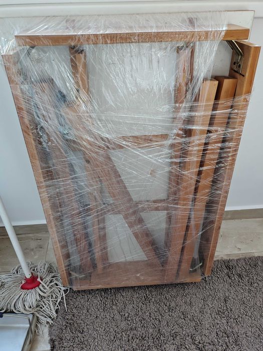 Продавам  трапезни маси и столове