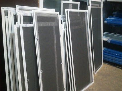 Москитные сетки на окна и двери.