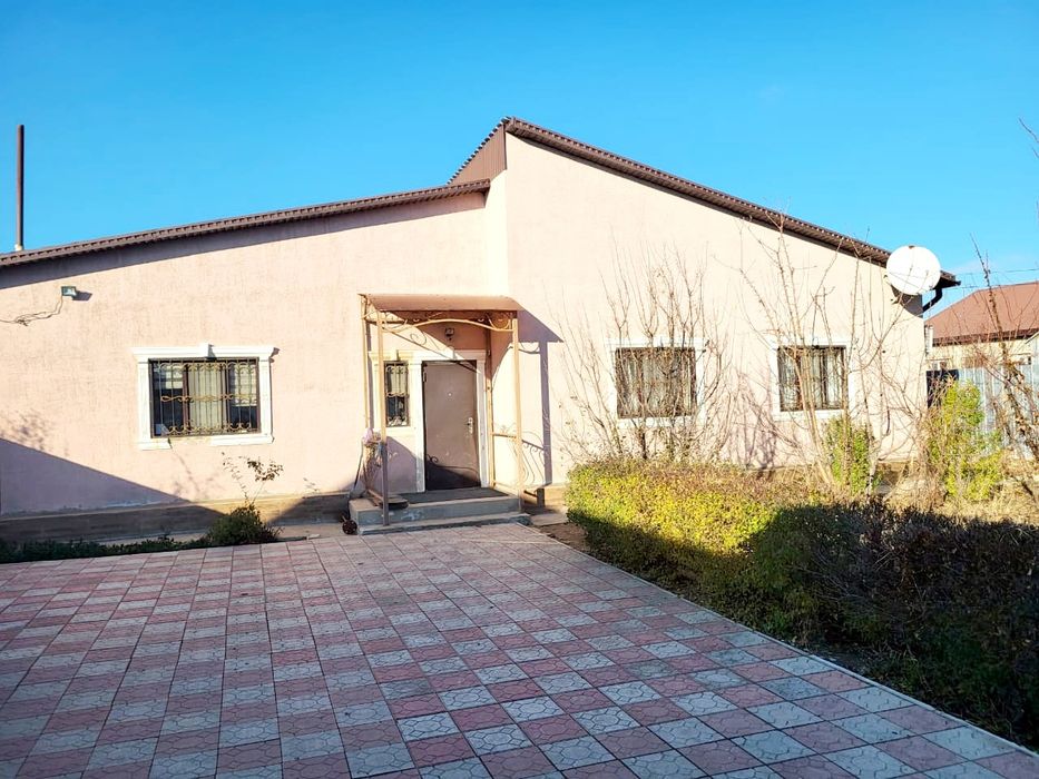 В связи с переездом срочно продается частный дом и гостевой дом.