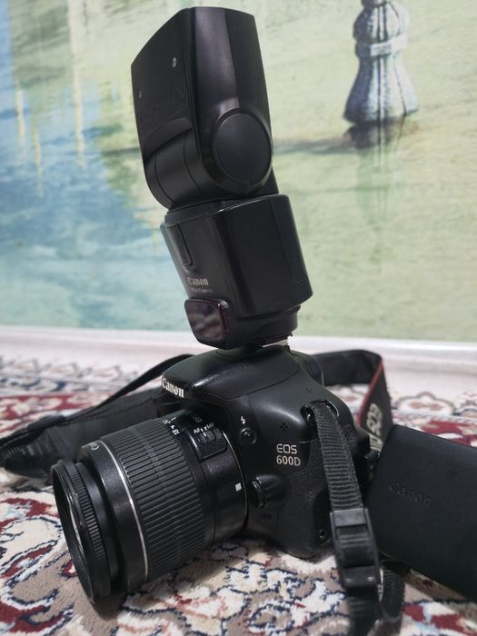 Фотоапарат Canon EOS 600D