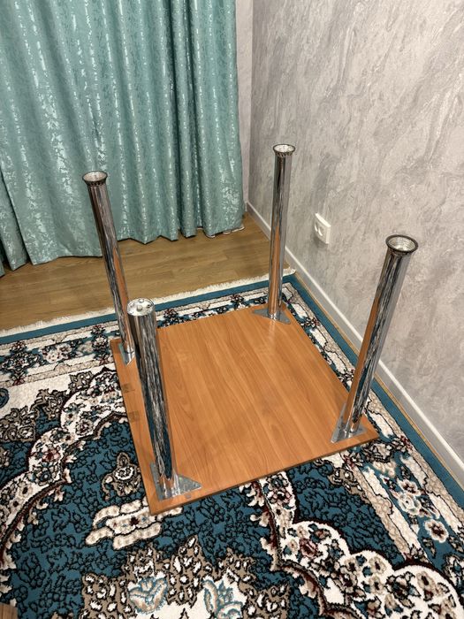 Продам стол 80*80
