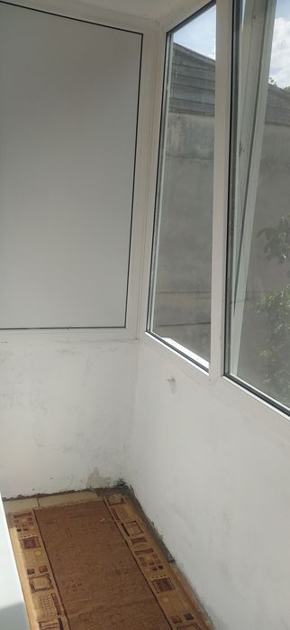 Închiriez apartament 3 camere in Carpați 1