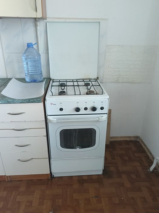Продам газовую плиту