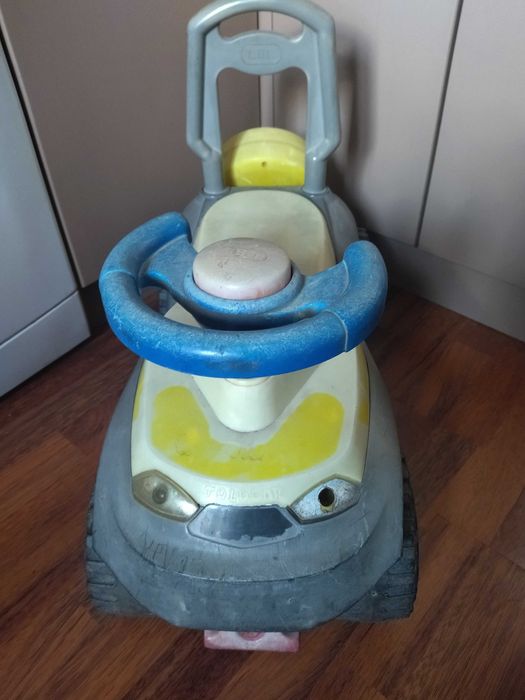 Машина-толокар детский