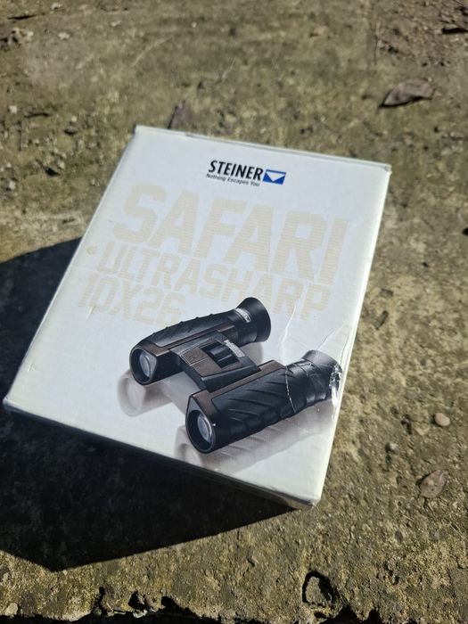 Binoclu Steiner Safari Ultrasharp 10x26 compact vânătoare/drumeții