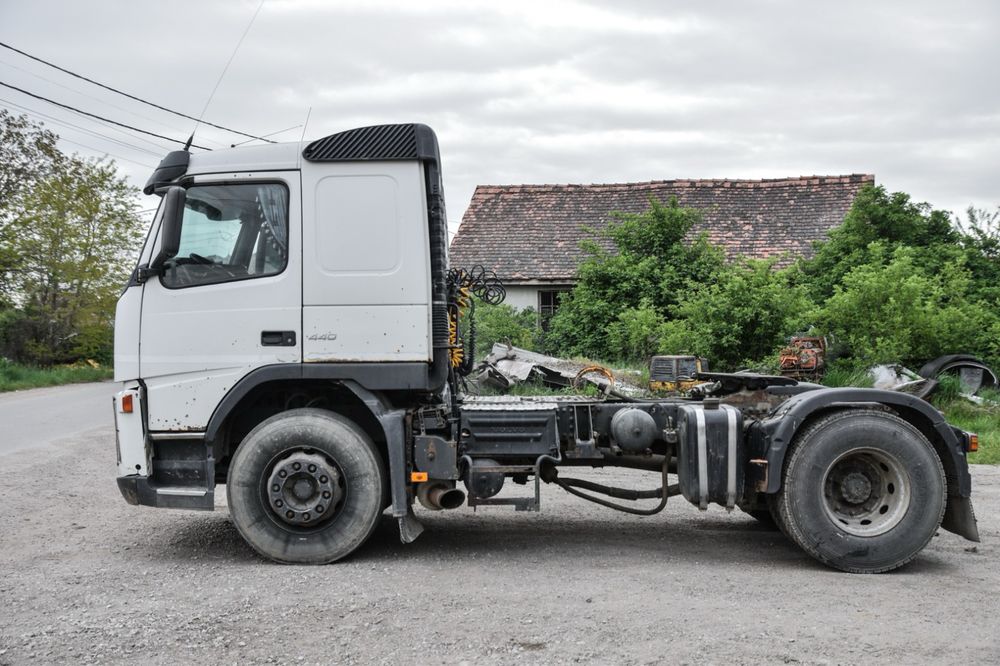 Volvo FM440 cap tractor