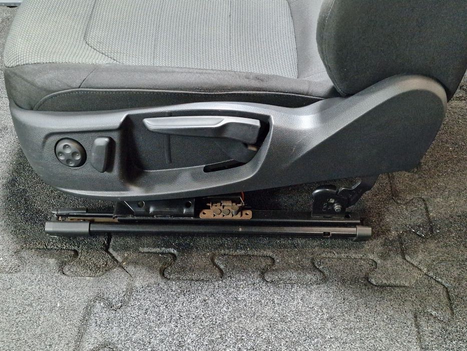 Scaun Sofer Cu Incalzire Stanga Fata Volkswagen Passat 365 2010 -