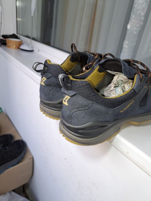 Vând pantofi sport Lowa cu Gore-tex nr 44