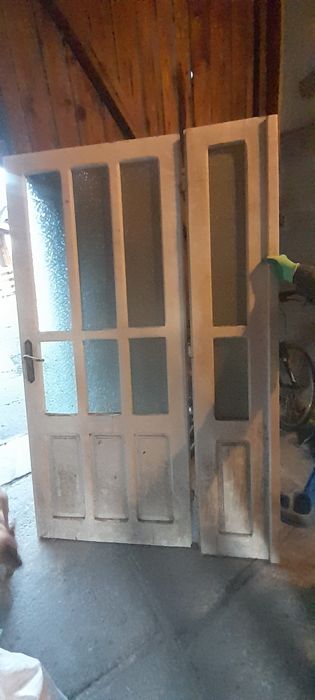 Vând ușă  din brad !!