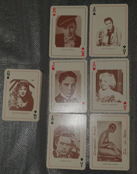 Cărți de joc cu celebrități vechi ca noi