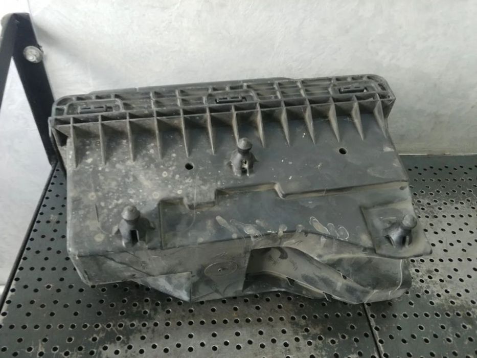 carcasa filtru aer dodge caliber 2.0 b dupa 2006  04891700ac