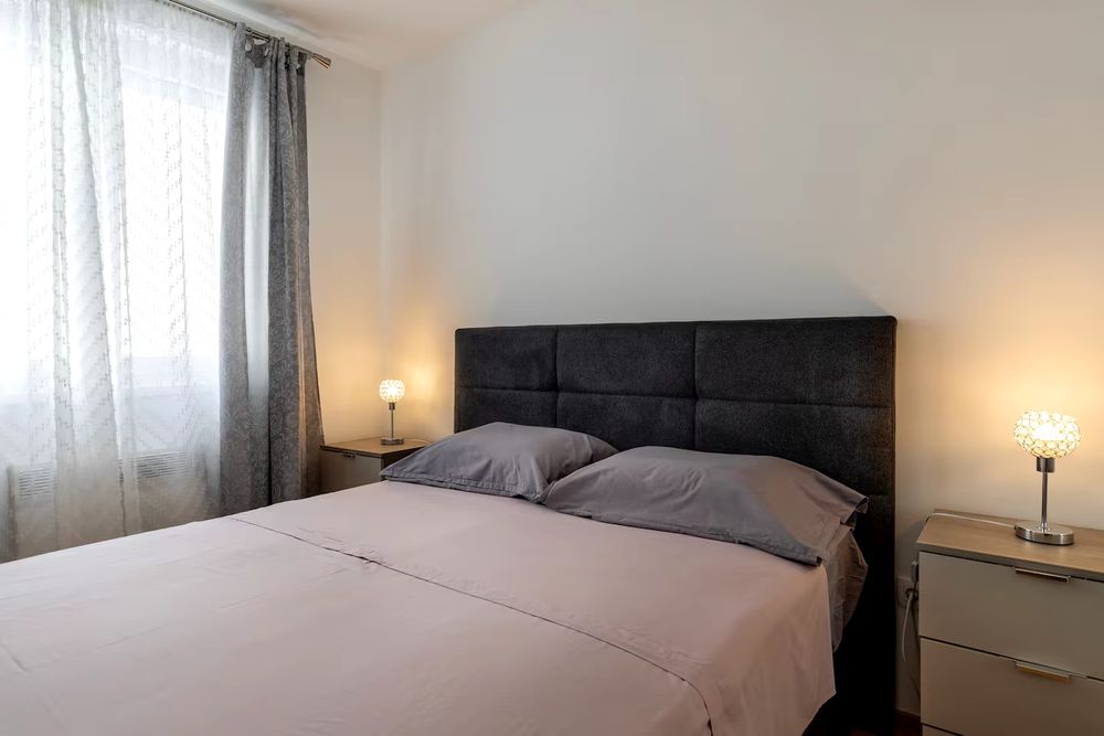 Дава се под наем Тристаен апартамент в София, Студентски град - 120 кв.м за 586.5 € - Снимка #2