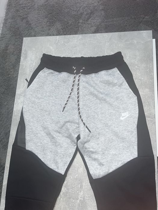 Nike Tech Bluza si Pantaloni