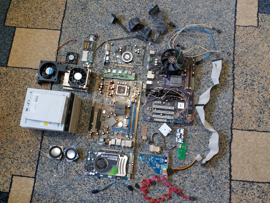 Продам принтер, клавиатуру и запчасти