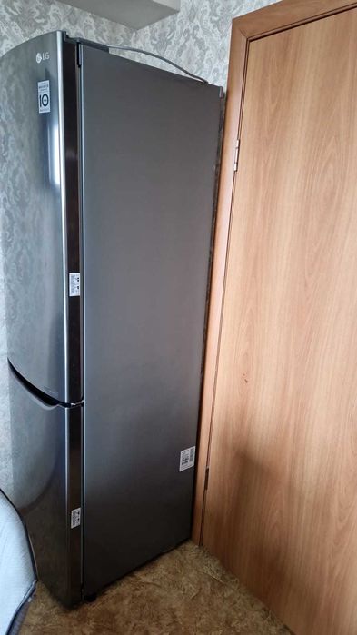 Продам холодильник двух камерный LG