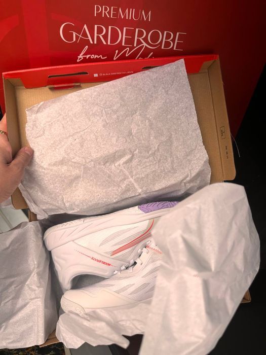 Женские кроссовки