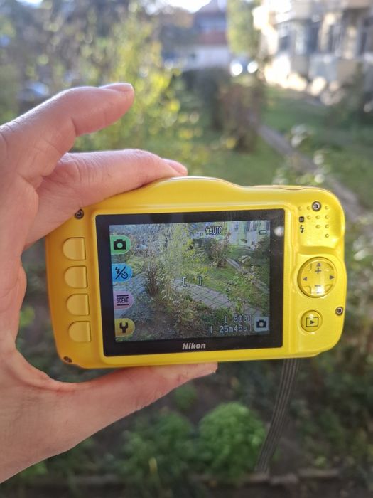 Компактен дигитален фотоапарат Nikon Coolpix S32, водо и удароустойчив