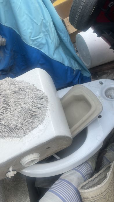 Продам унитаз с бочком 5000