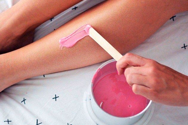 Процедура удаление волос воском. Депиляция ЖЕНСКАЯ.