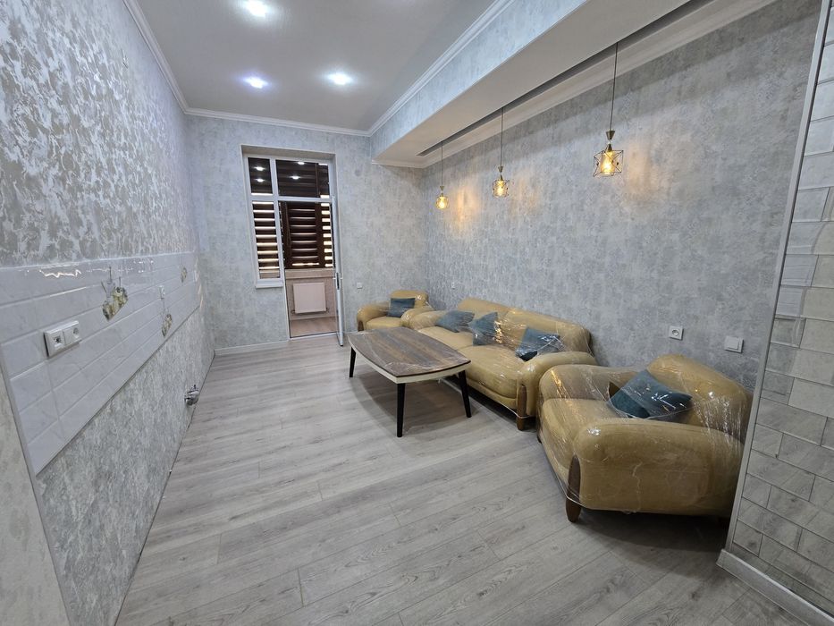 3 xona  uy sotiladi birja oldida luks