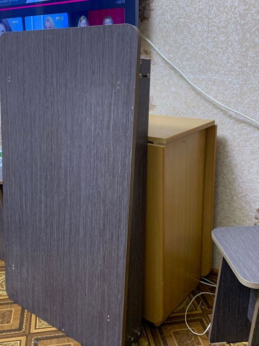 Кухонный стол, 4 стула