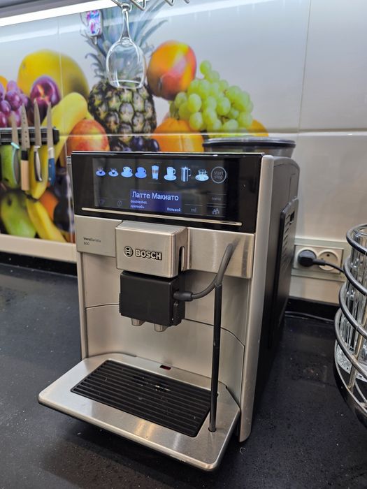 Кофемашина Bosch VeroBarista 600 (полностью автоматическая).