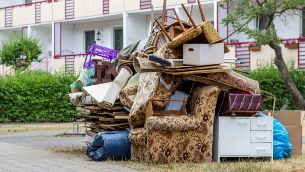 Debarasăm apartamente mansarde locuințe la curte + moloz