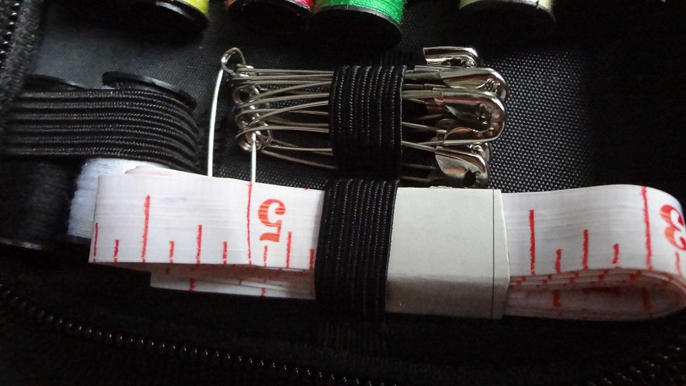 Несесер с комплект за шиене