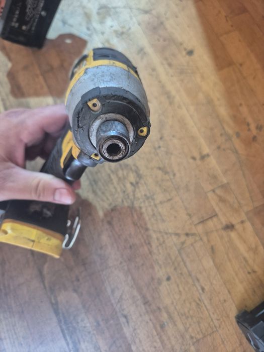 Filetanta cu impact DEWALT DCF 885 18V