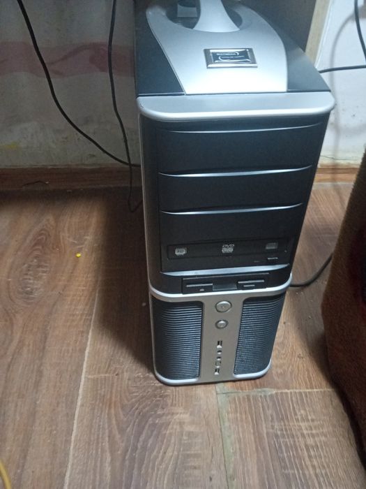 Vând PC retro 2006 funcționează foarte bine