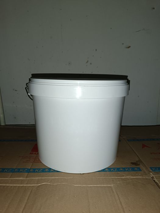 Продам банки и пластиковые вёдра