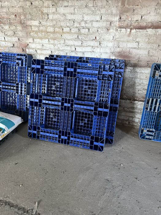 Продается поддоны 120х120 пластиковые