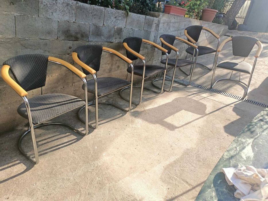 Set 6 scaune deosebite pe cadru metalic