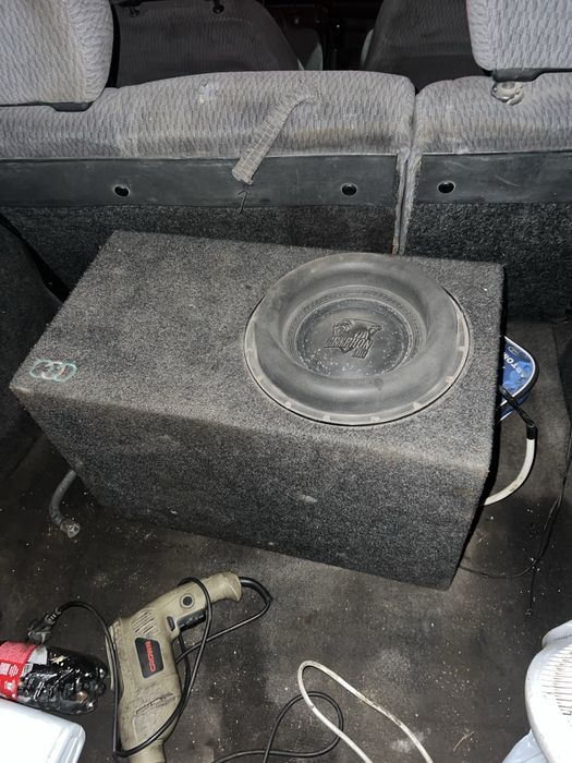 Продам сабвуфер с усилителем