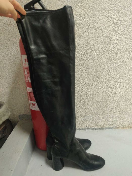 Боти ,ботуши над коляното Зара