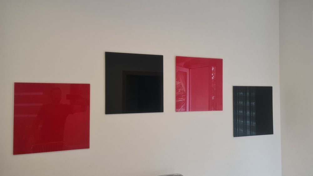 Vând ornamente, panouri sticlă care se poate scrie pe ele si au magnet